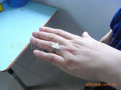 供应最新款锌合金滴胶抺油指环 合金戒指(可来图来样定做) - 供应最新款锌合金滴胶抺油指环 合金戒指(可来图来样定做)厂家 - 供应最新款锌合金滴胶抺油指环 合金戒指(可来图来样定做)价格 - 东莞市长安奥梦佳电子五金饰品厂 - 